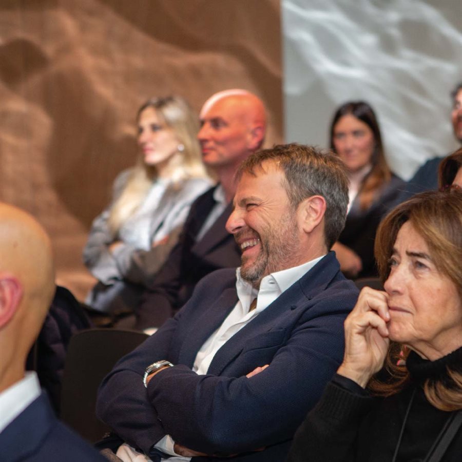 Human-centric Workspace-03(5)